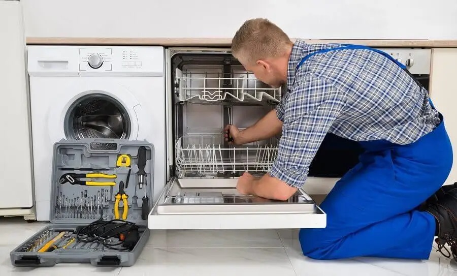 Eyüp Viessmann servisi teknisyen ekibi beyaz eşya tamiri yaparken